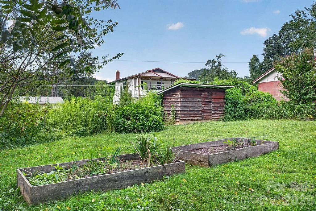 2409 Lucas Street - Photo 9