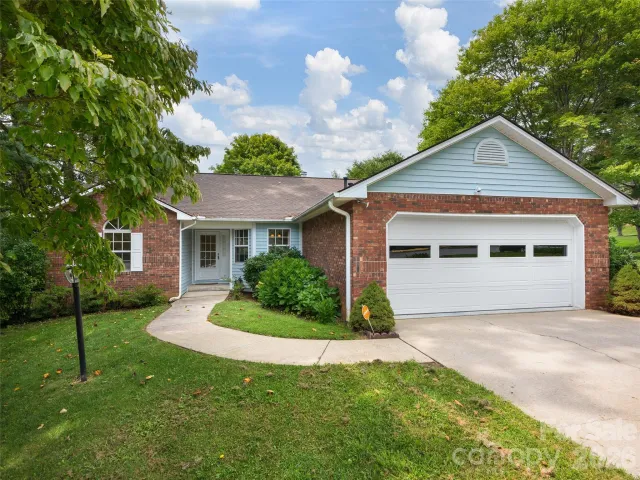 5 St Andrews Drive, Etowah, NC, 28729