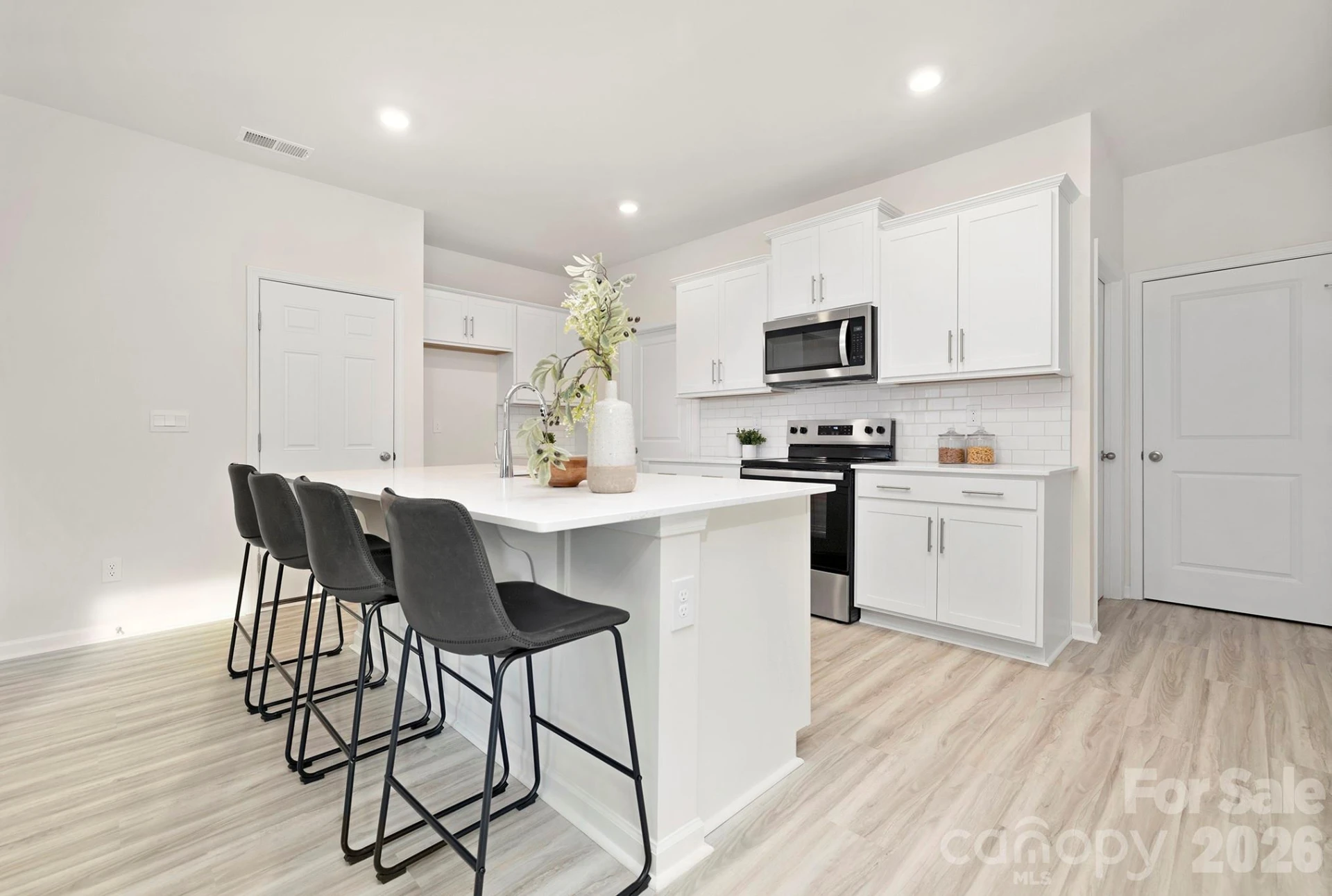 81 Laurel Pointe Drive - Photo 2