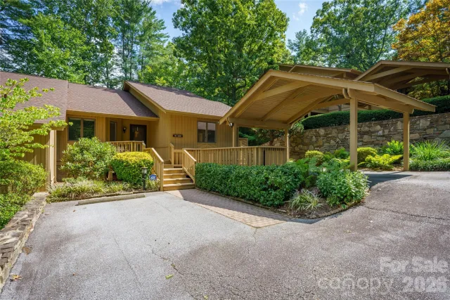 204 Water Oak Lane, Hendersonville, NC, 28791
