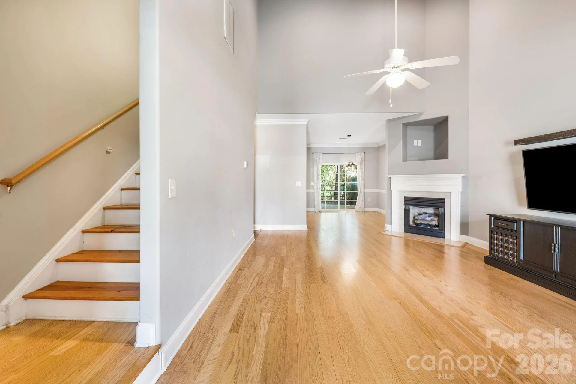 896 West Pointe Drive - Photo 3