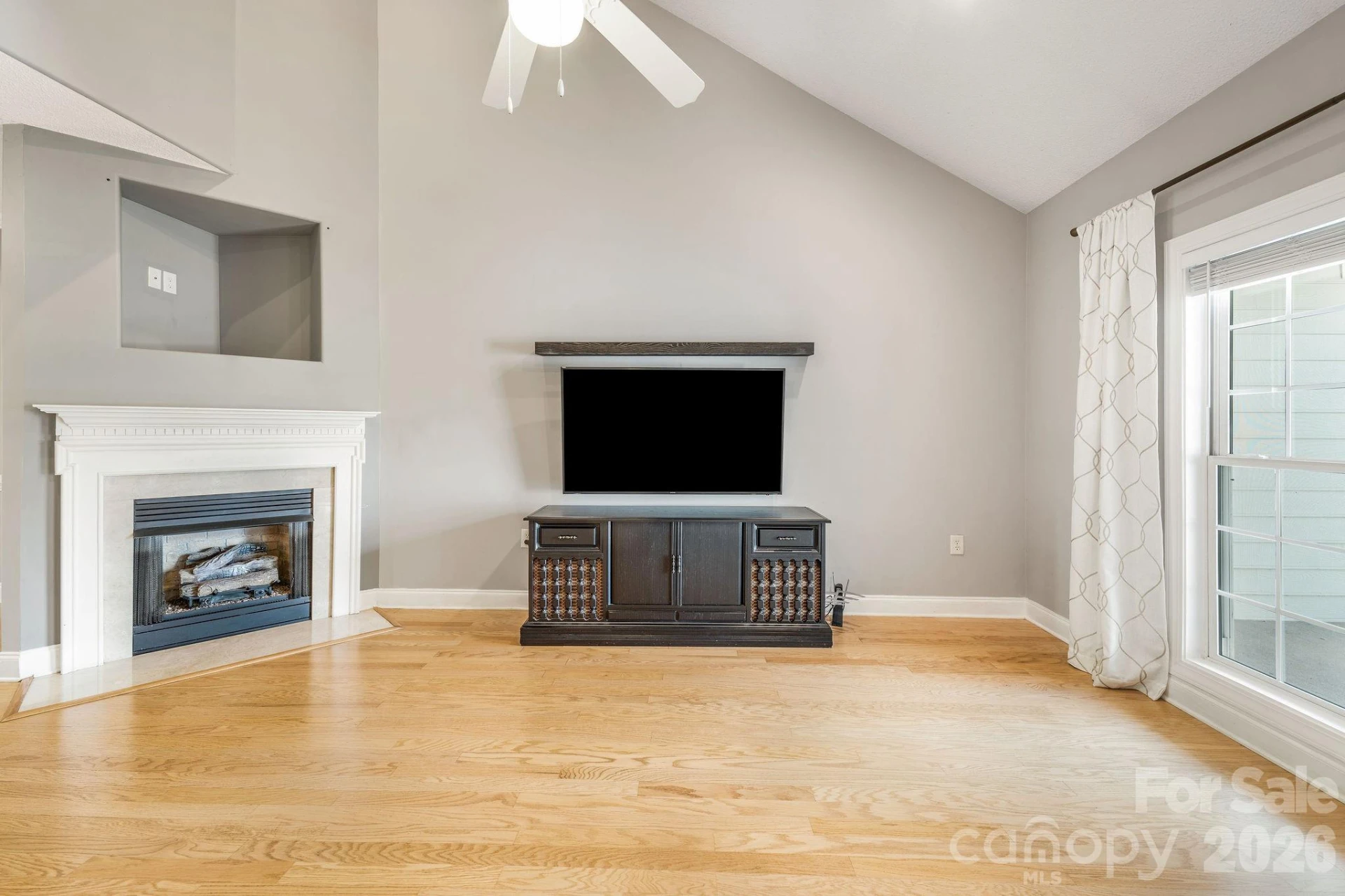 896 West Pointe Drive - Photo 4