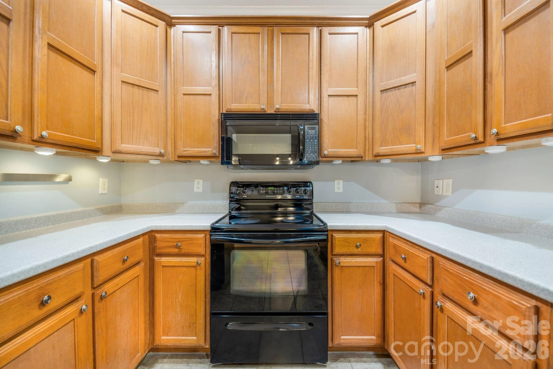 896 West Pointe Drive - Photo 11