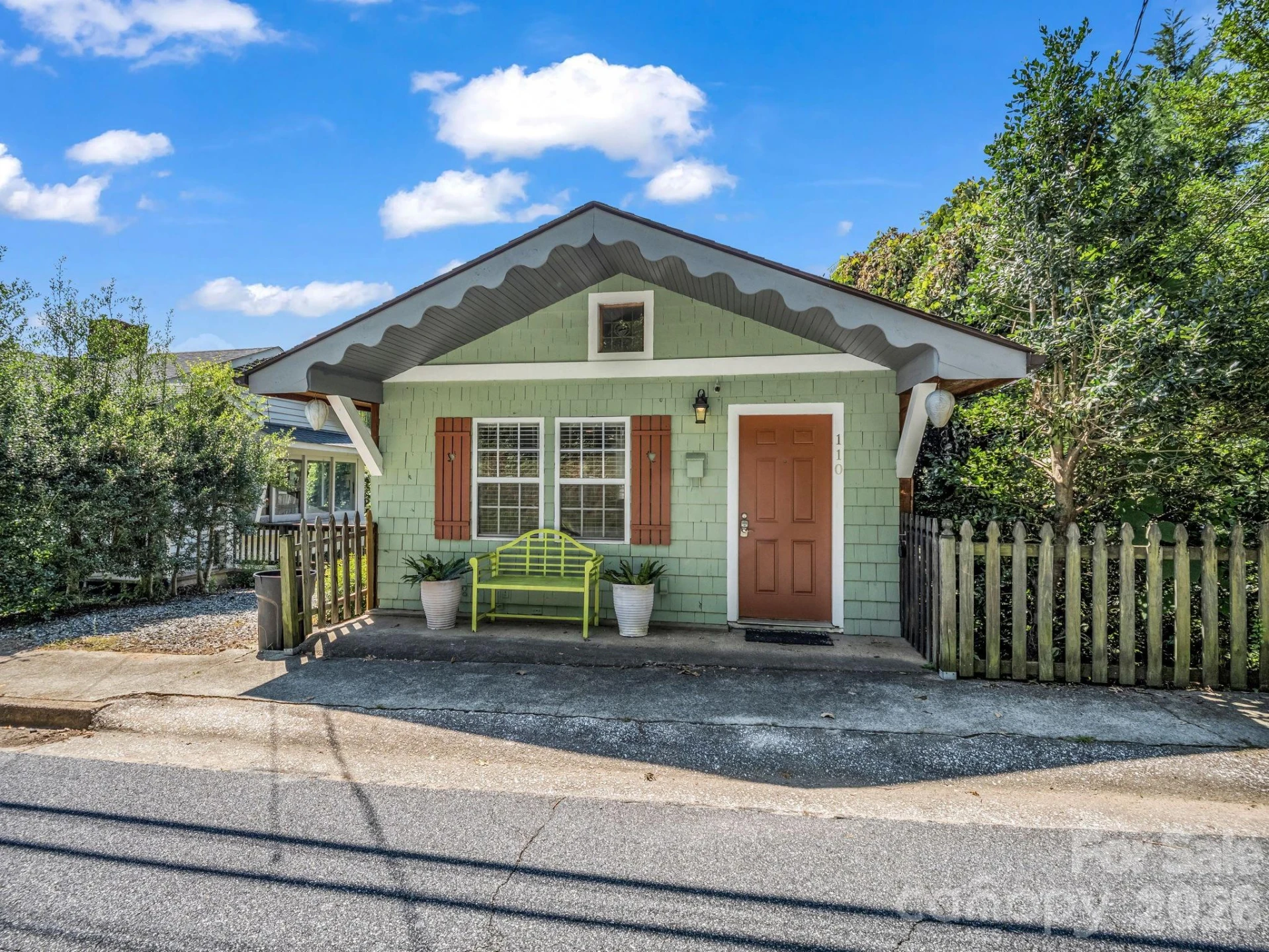 160 E Howard Street - Photo 2