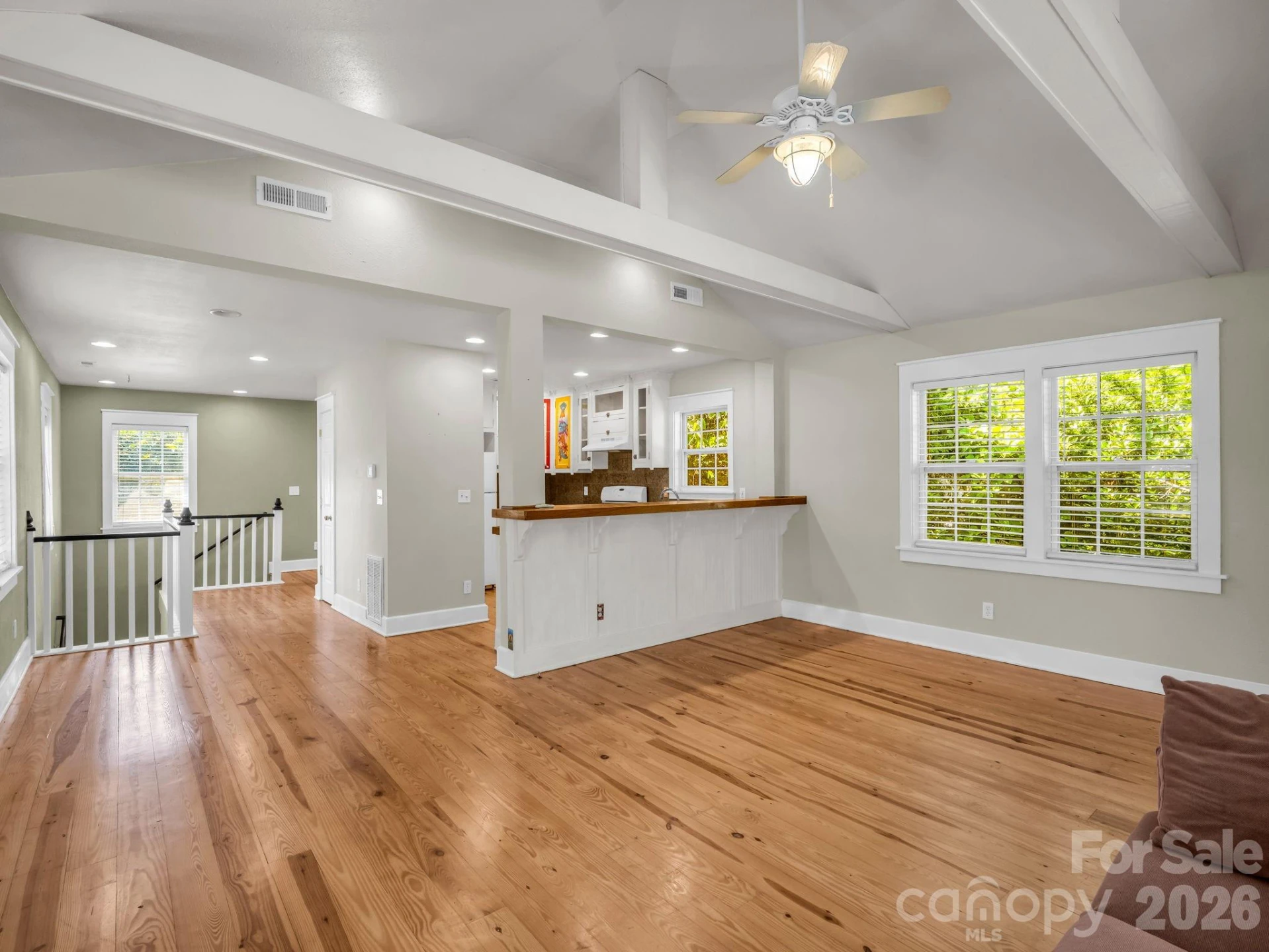 160 E Howard Street - Photo 4