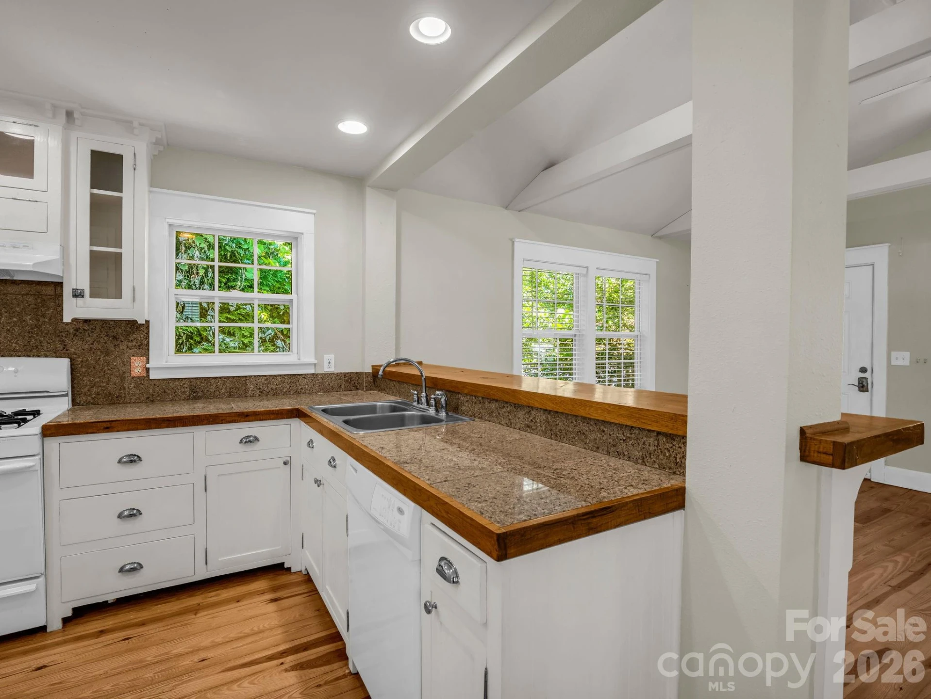 160 E Howard Street - Photo 7