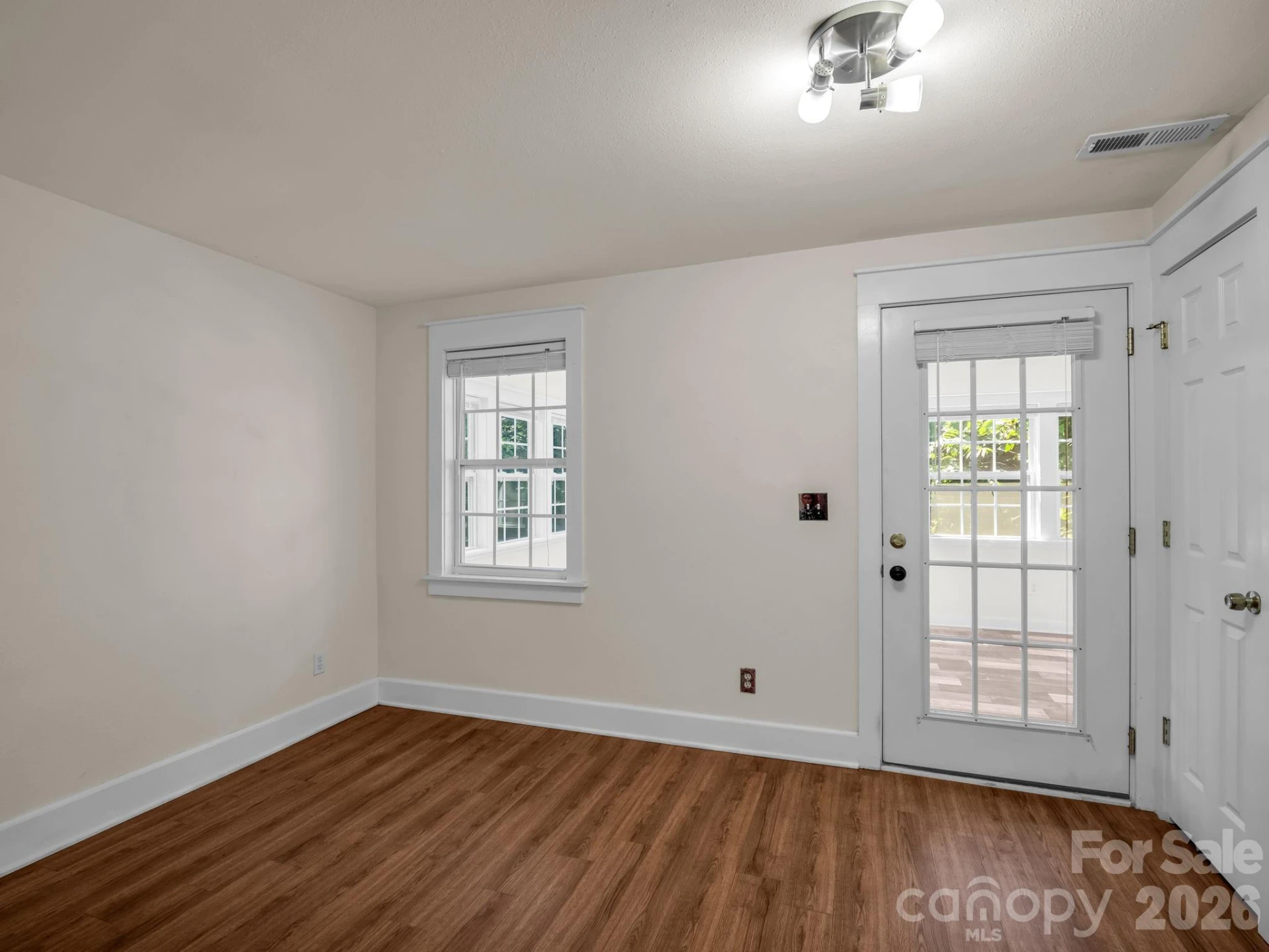 160 E Howard Street - Photo 12