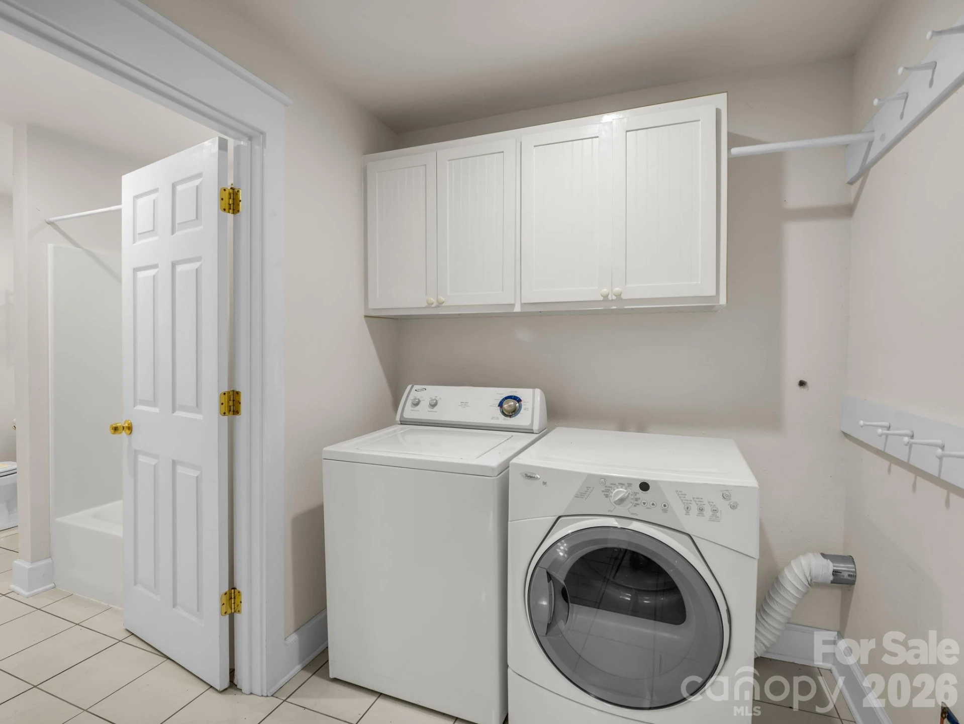 160 E Howard Street - Photo 15