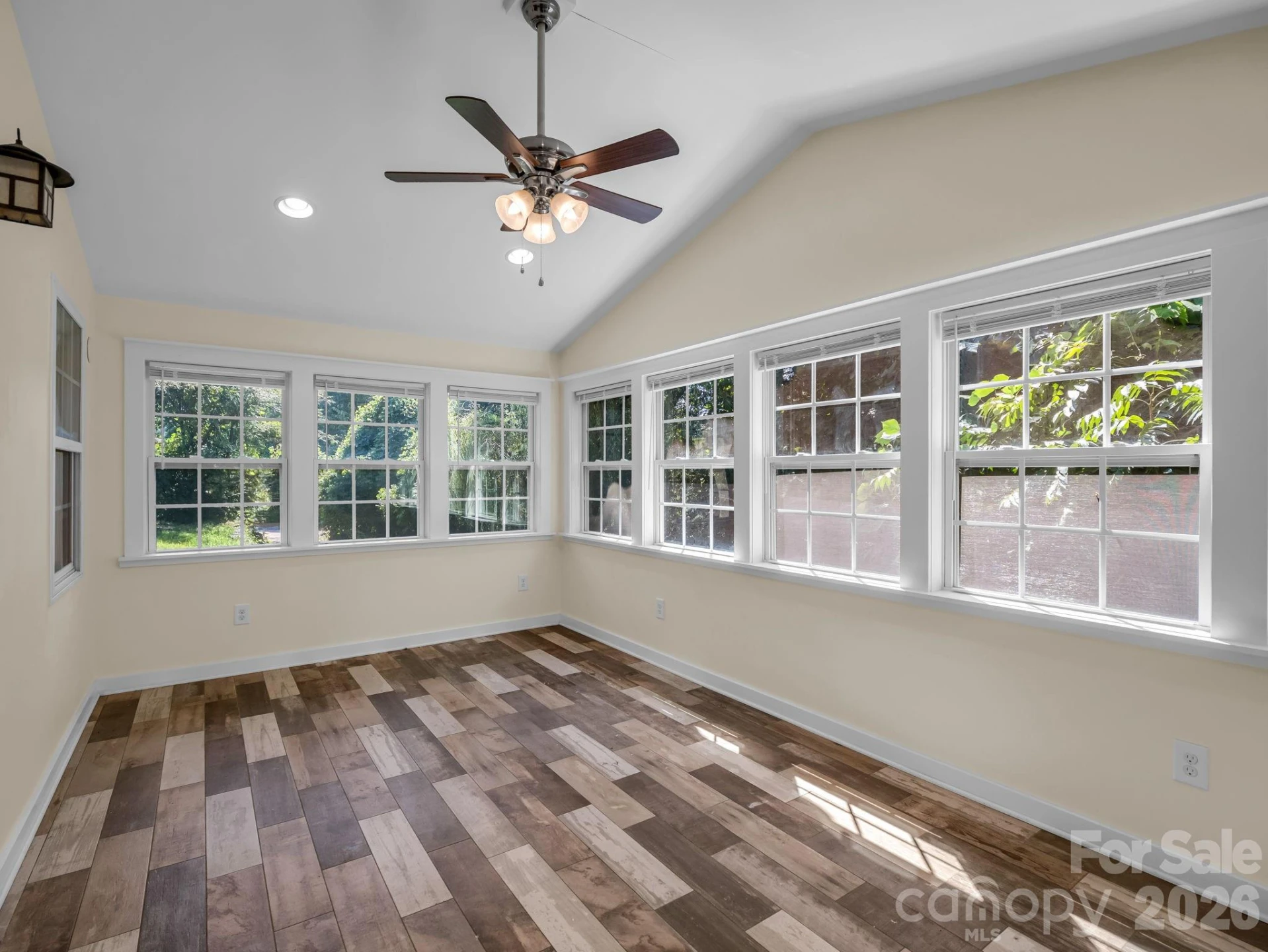 160 E Howard Street - Photo 19