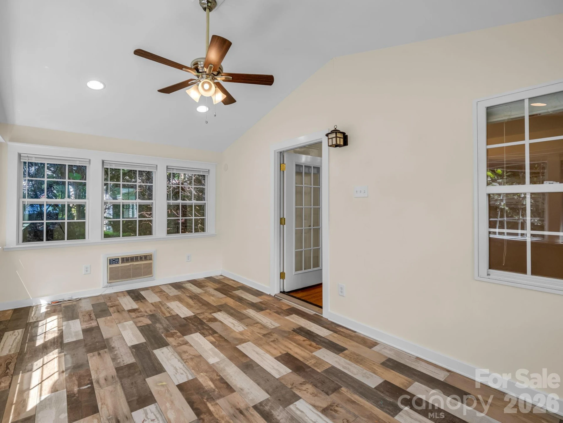 160 E Howard Street - Photo 20