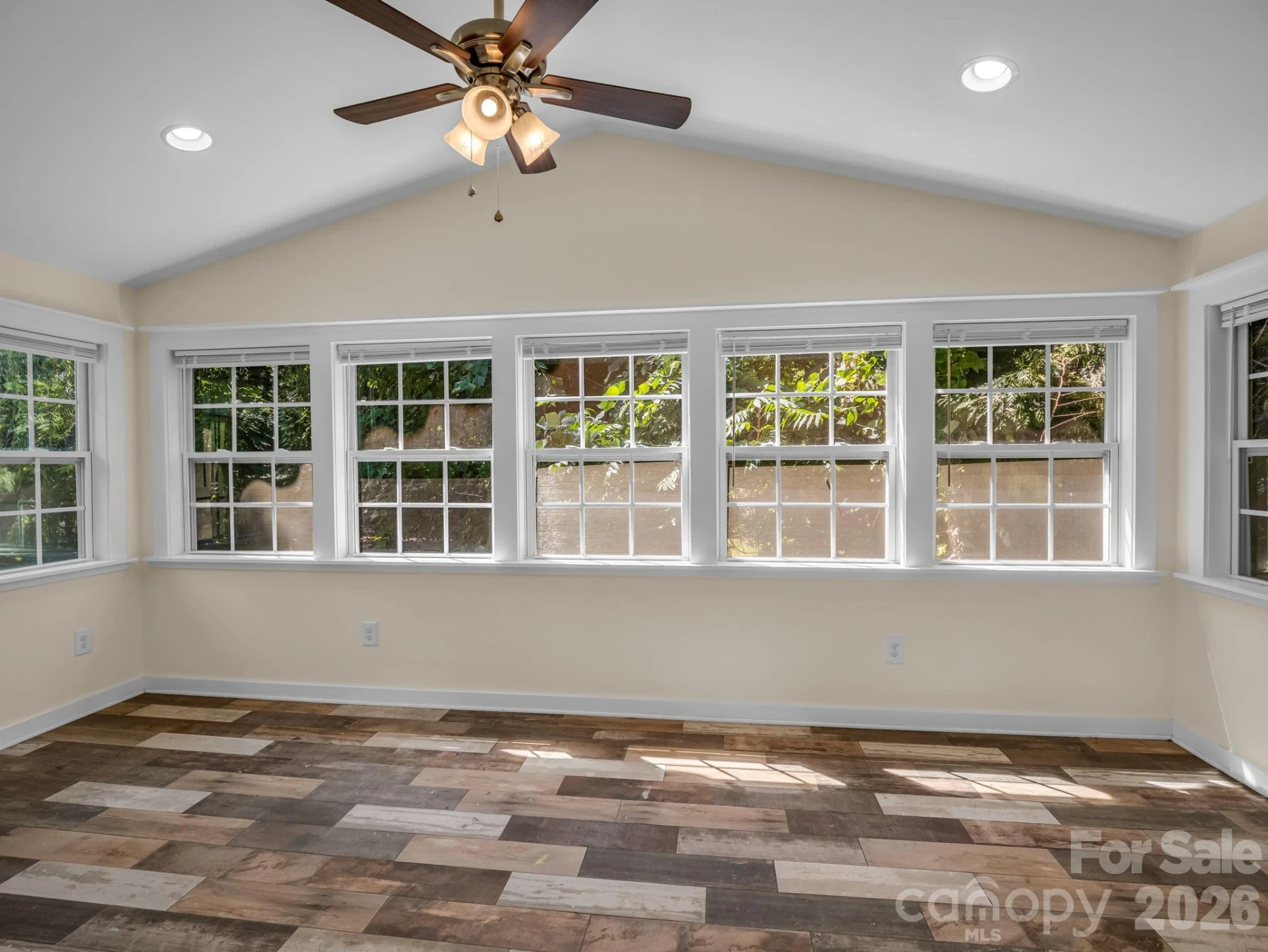 160 E Howard Street - Photo 21