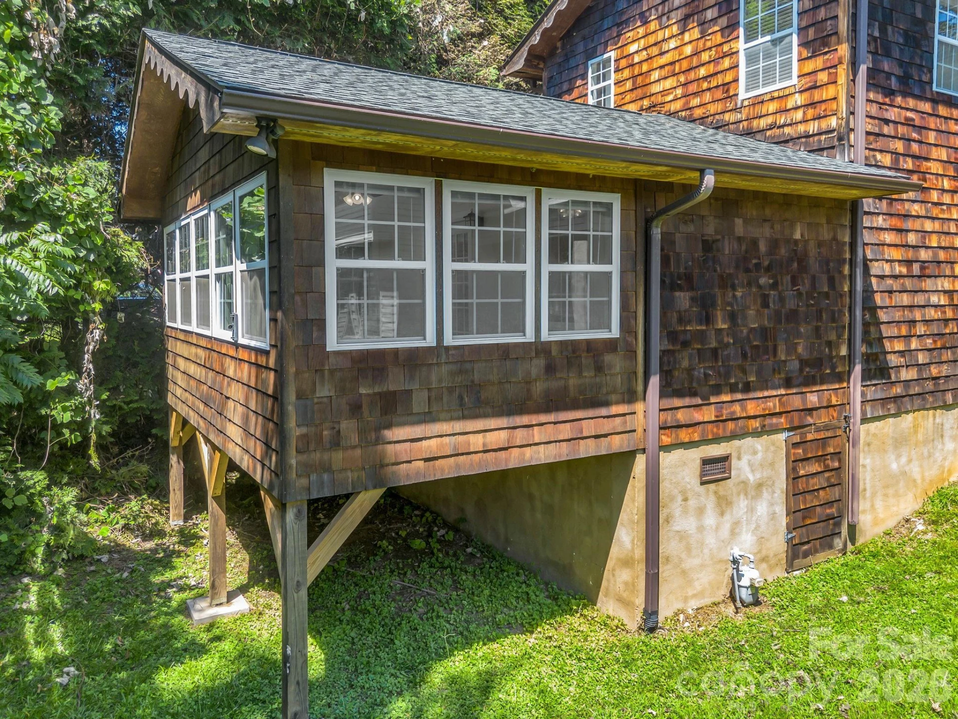 160 E Howard Street - Photo 28