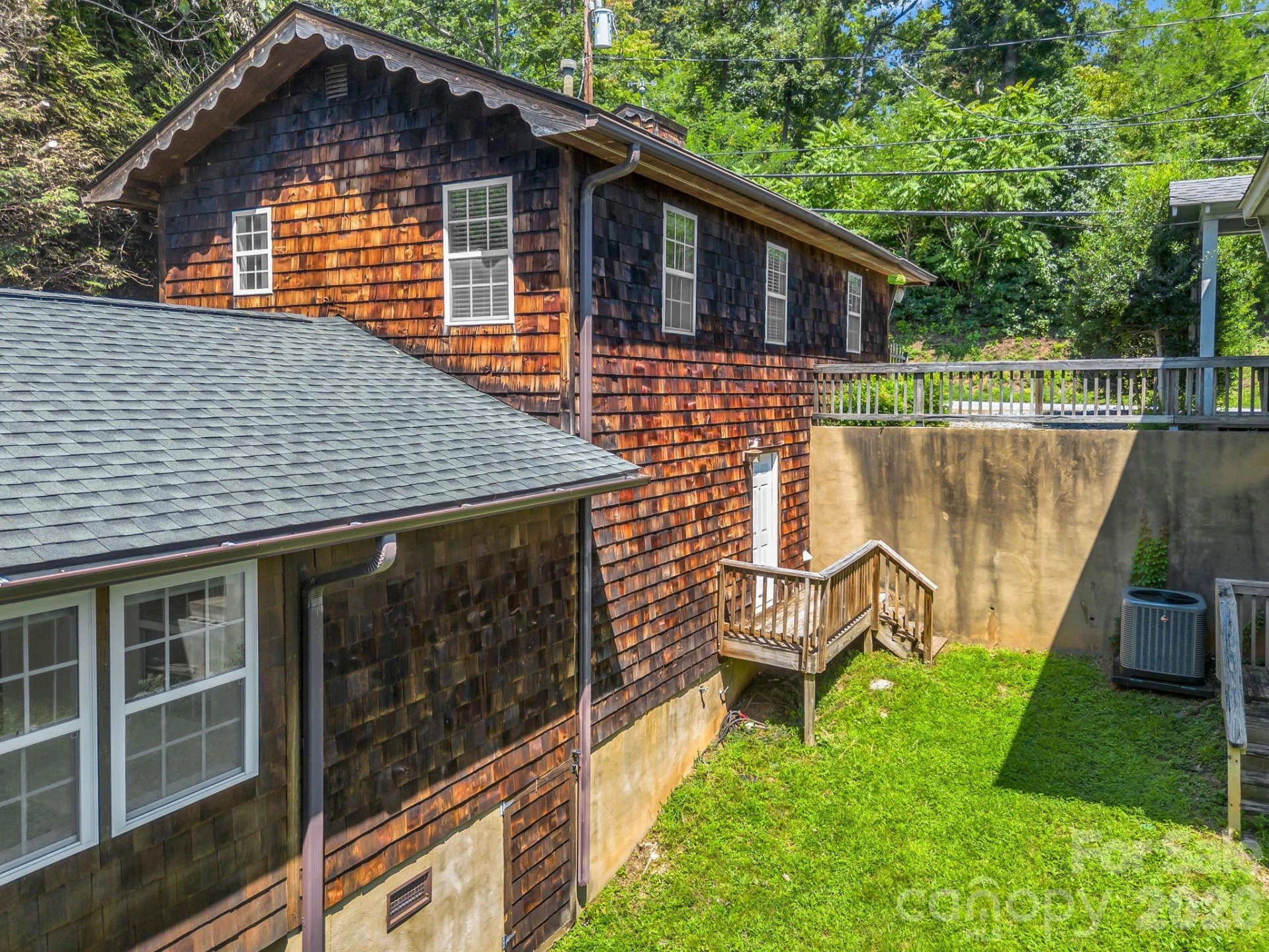 160 E Howard Street - Photo 29