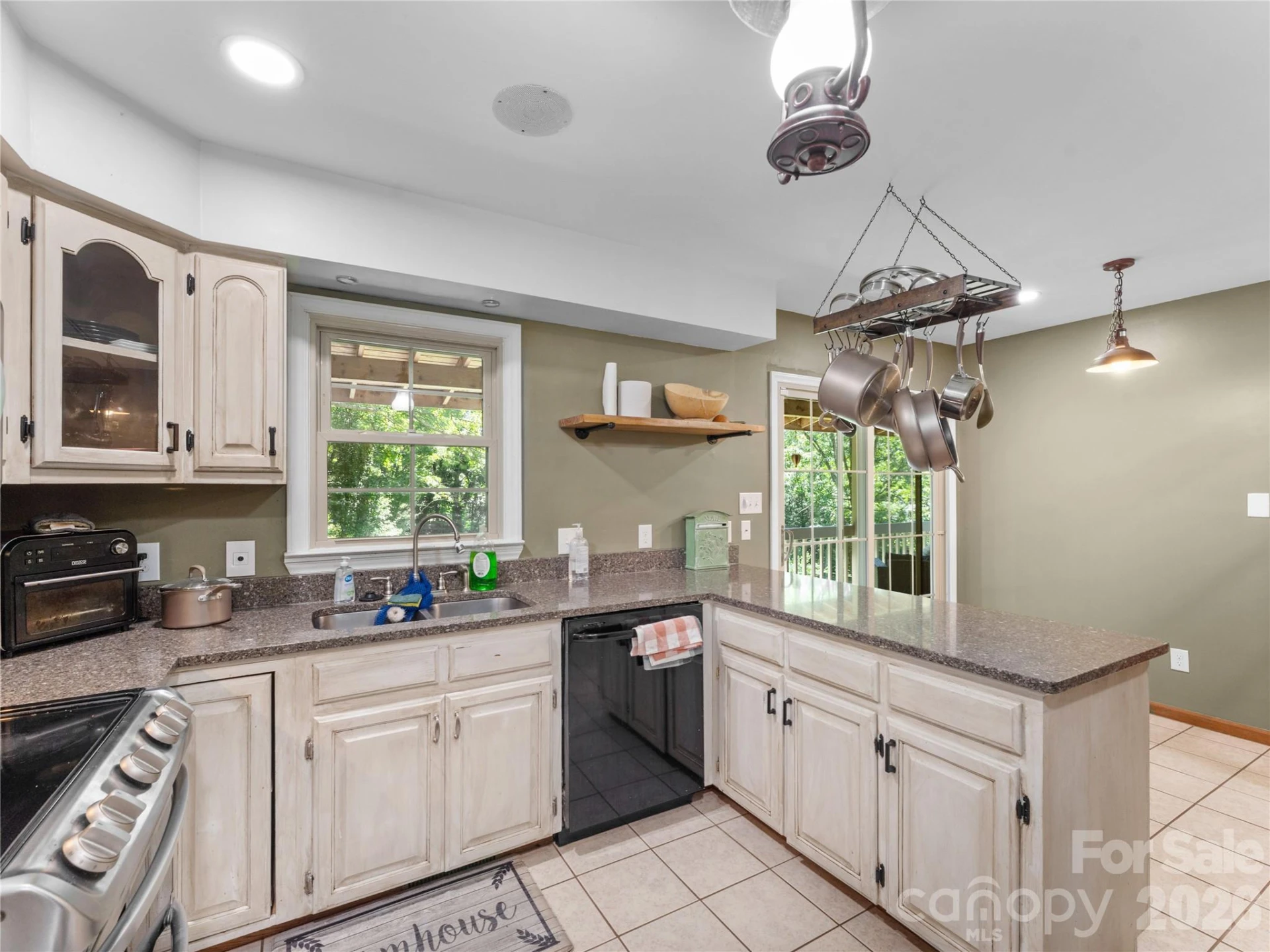 121 Churchill Downs Drive - Photo 18