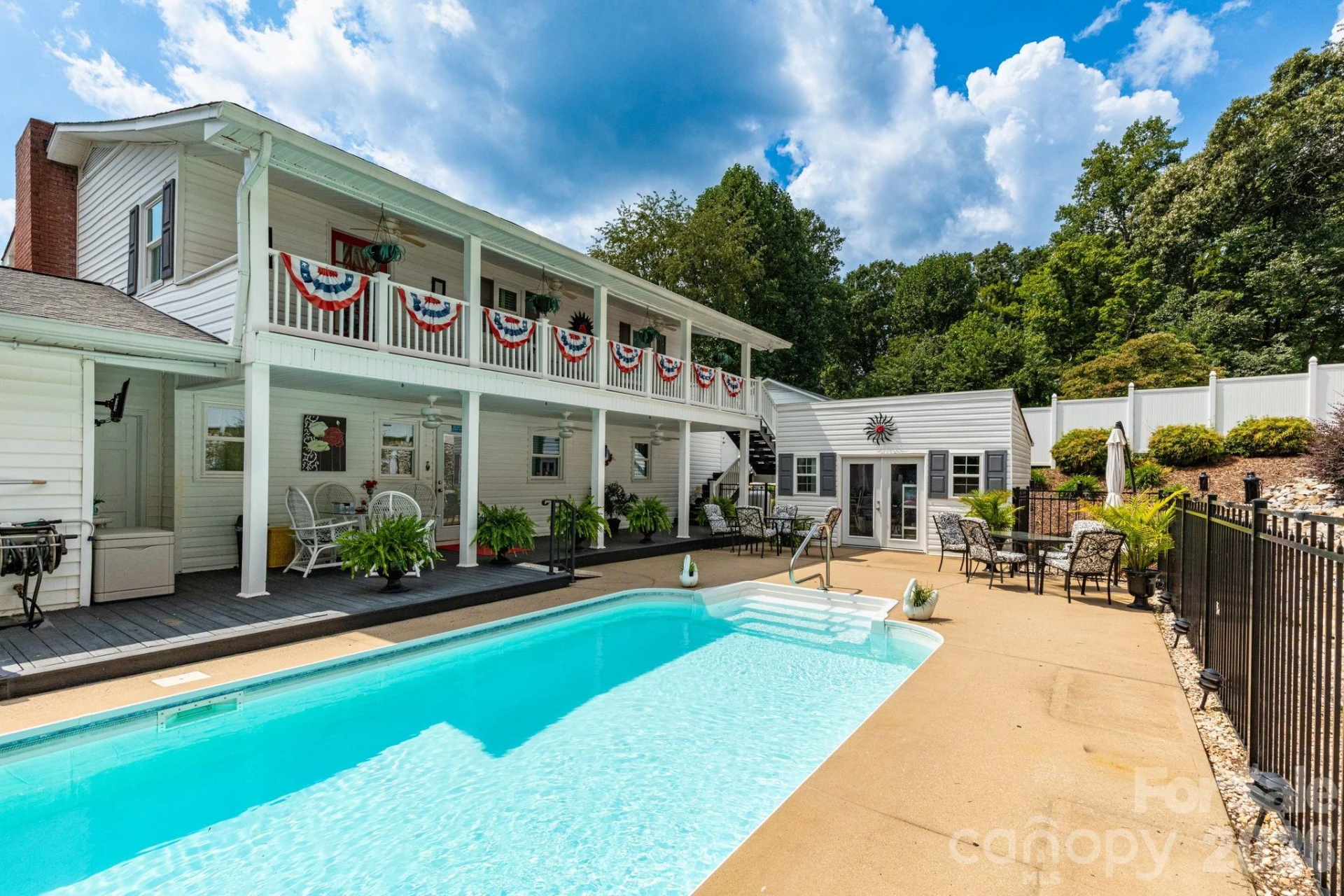 84 Portcrest Heights - Photo 2