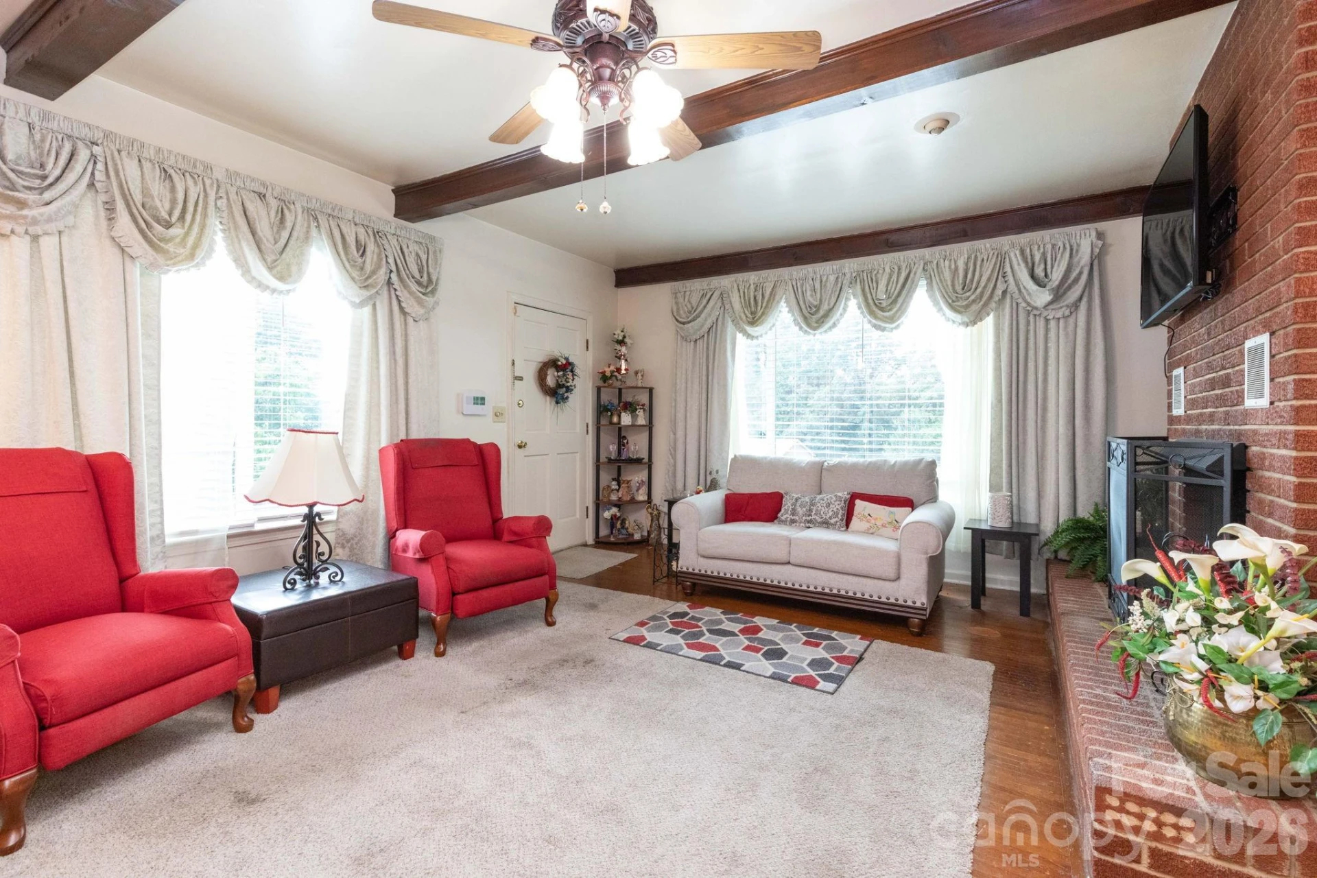 84 Portcrest Heights - Photo 4
