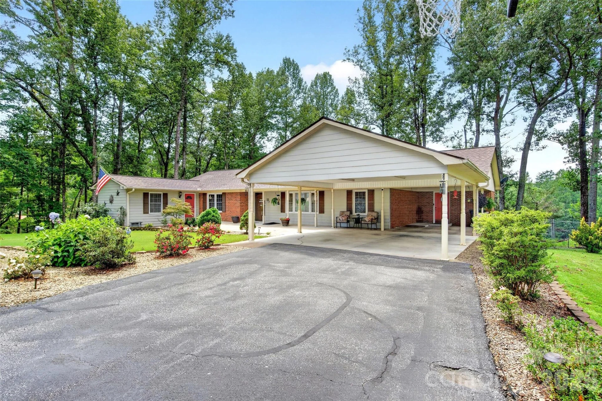 146 Cobblestone Drive - Photo 2