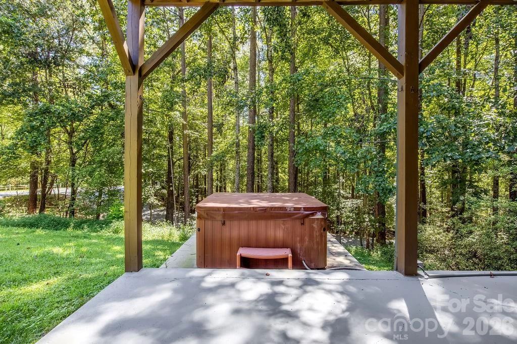 447 Hidden Lake Parkway - Photo 7