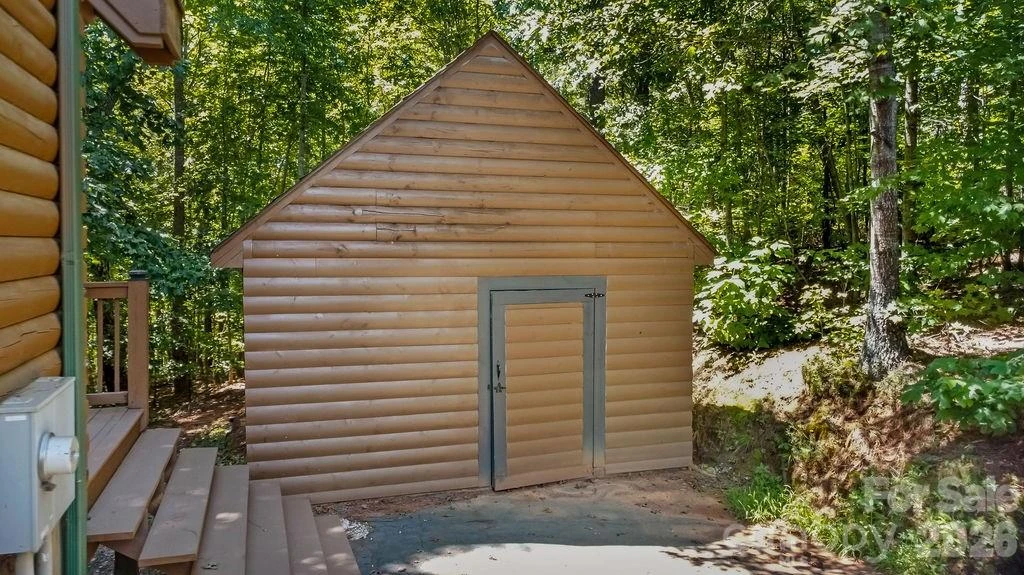 447 Hidden Lake Parkway - Photo 9