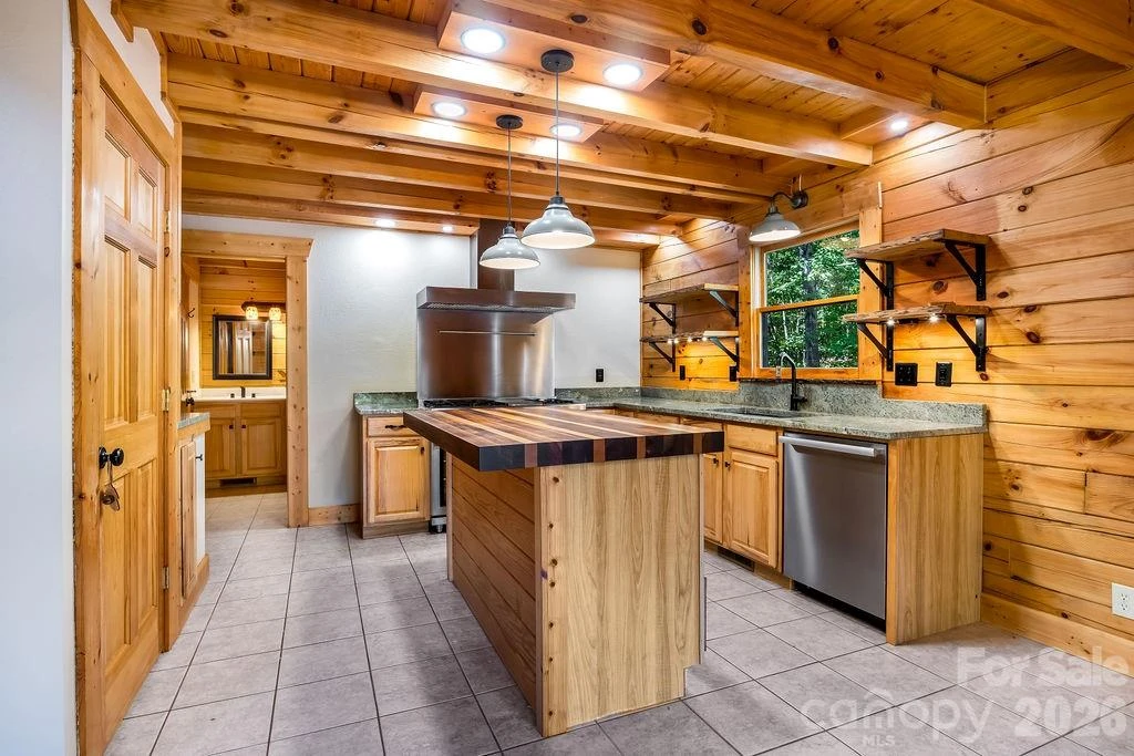 447 Hidden Lake Parkway - Photo 13