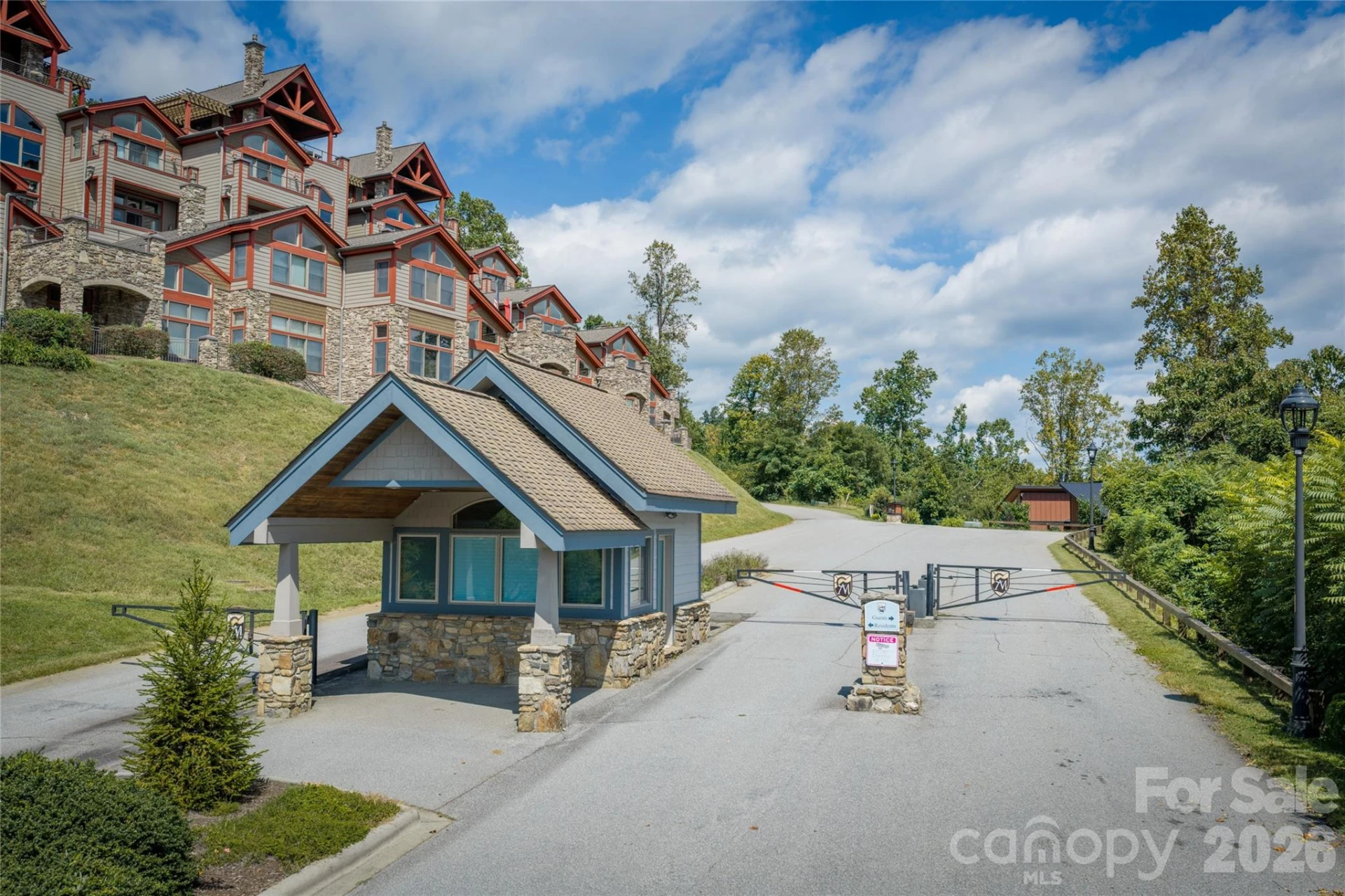 4 Chimney Crest Drive #J - Photo 8