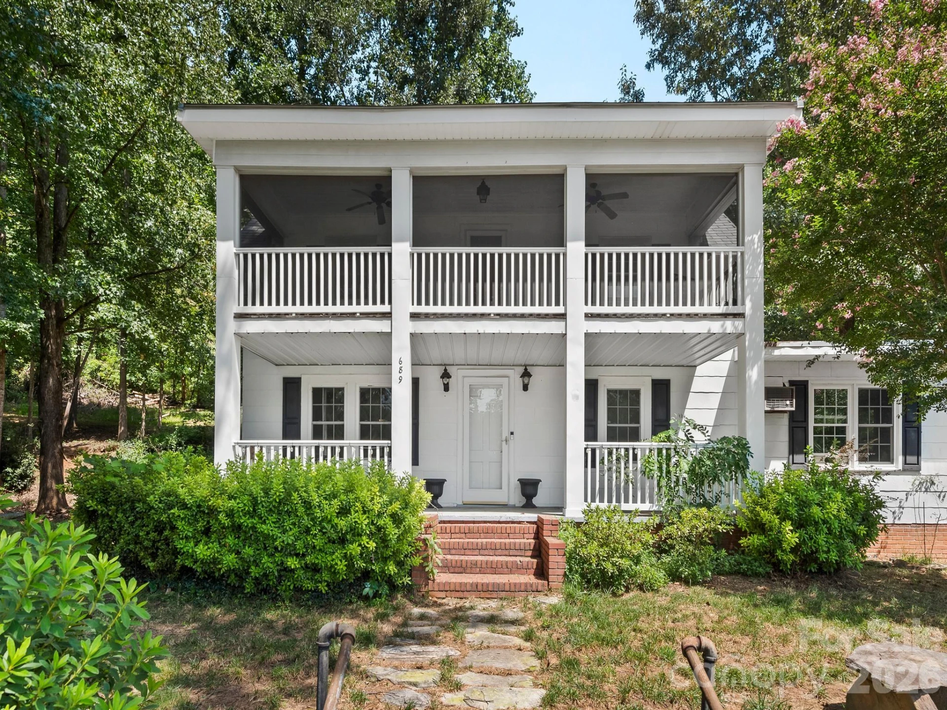 689 S Trade Street
