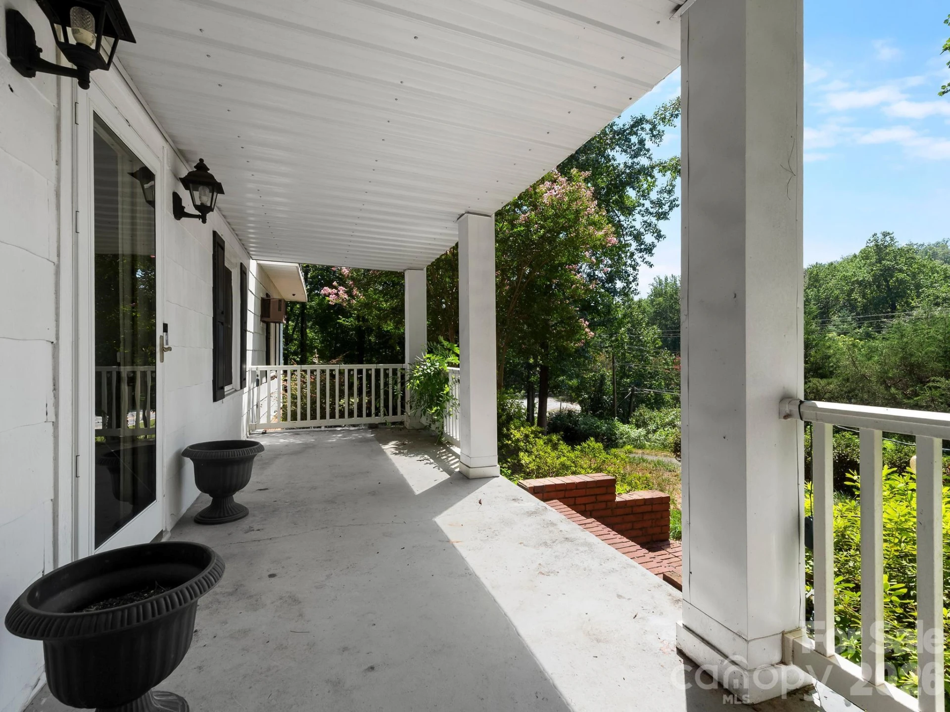689 S Trade Street - Photo 3