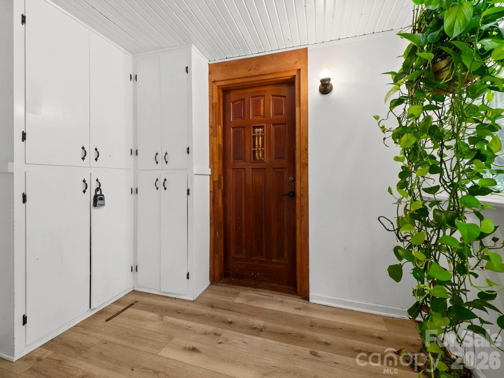 689 S Trade Street - Photo 8