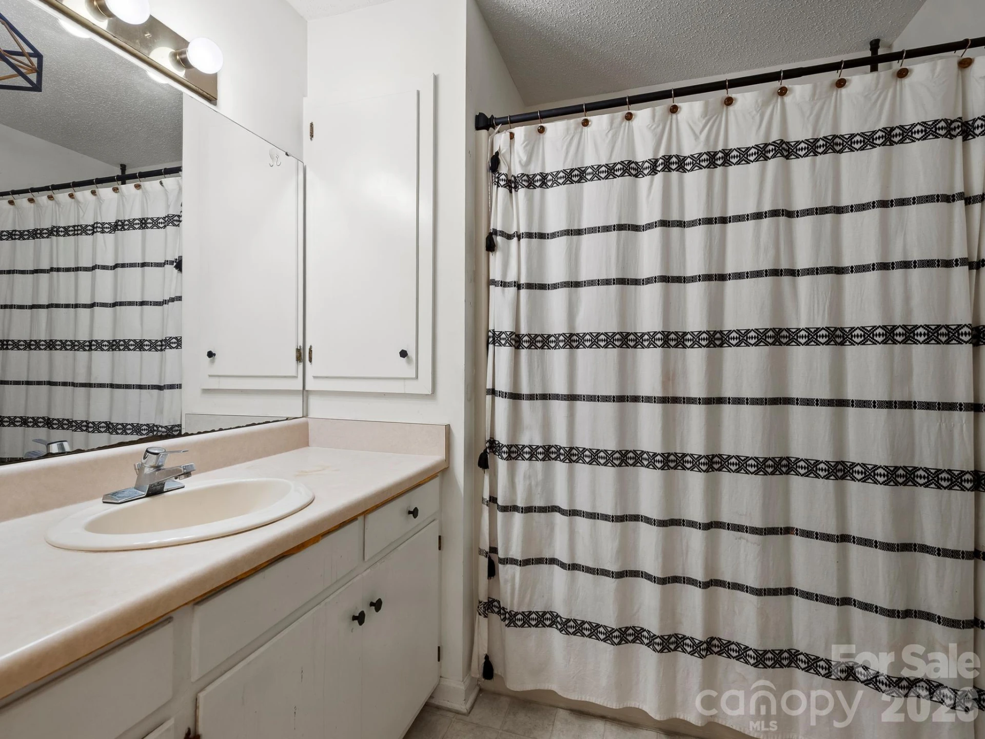 689 S Trade Street - Photo 11