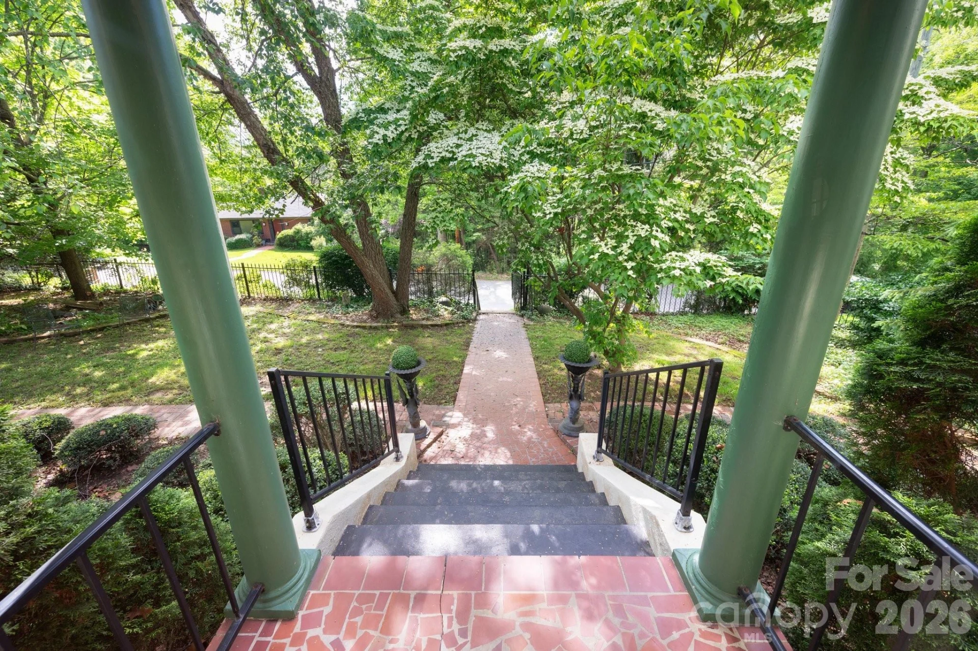 303 Country Club Road - Photo 4