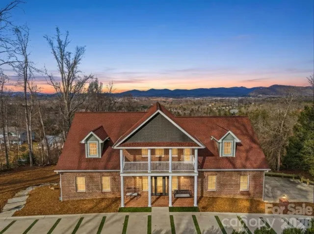 38 Sweetwater Oaks Drive