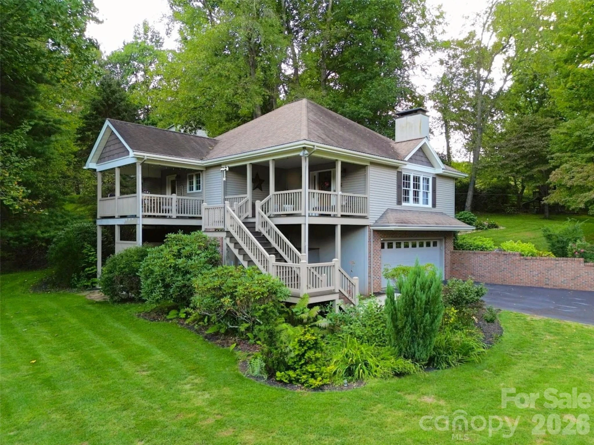105 Deer Glade Lane