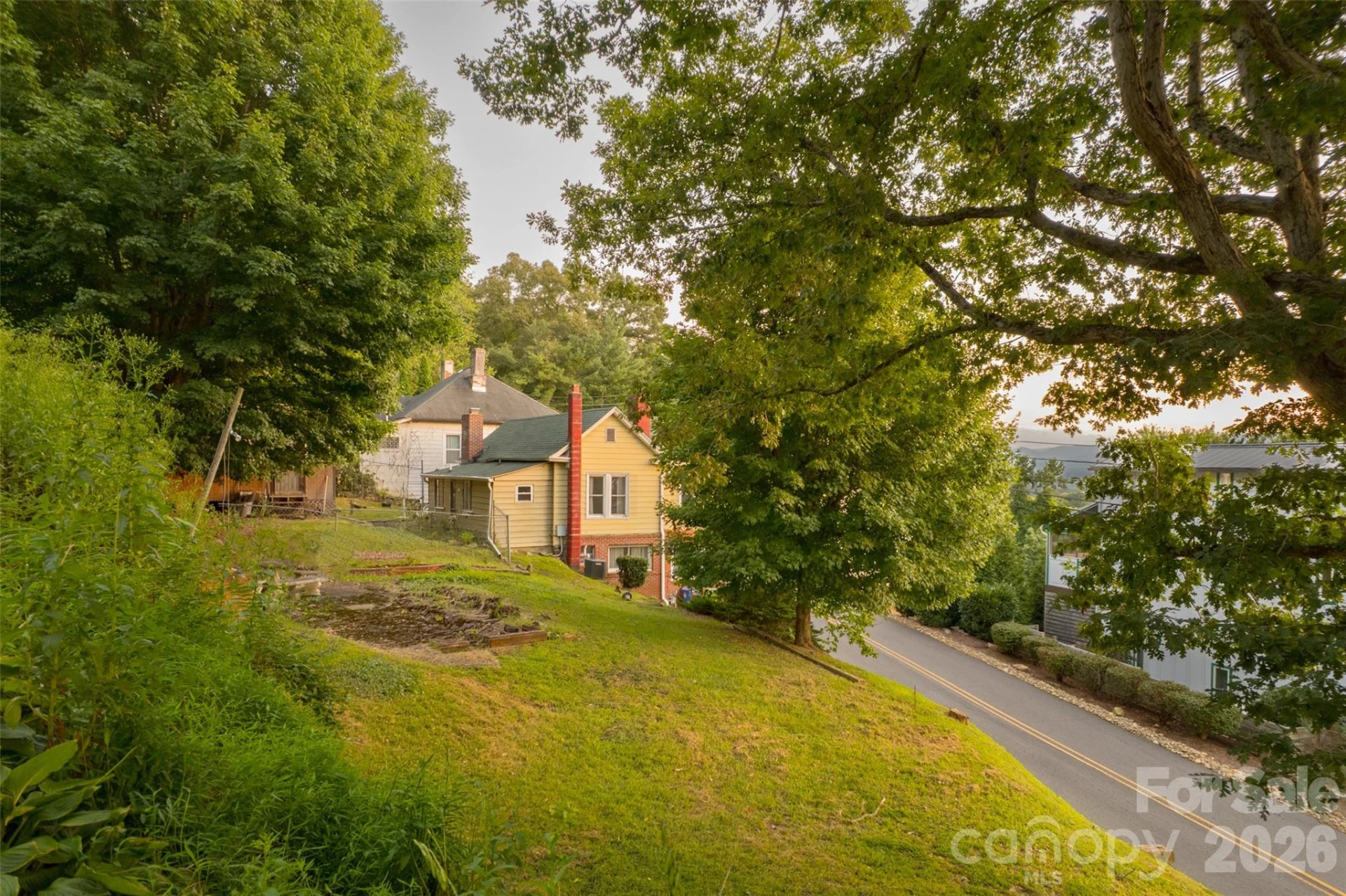 474 College Street - Photo 8