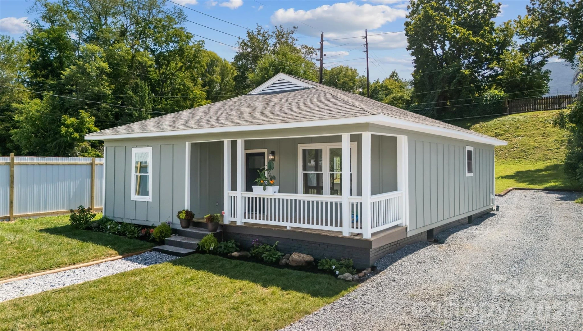 156 Edwards Avenue - Photo 2