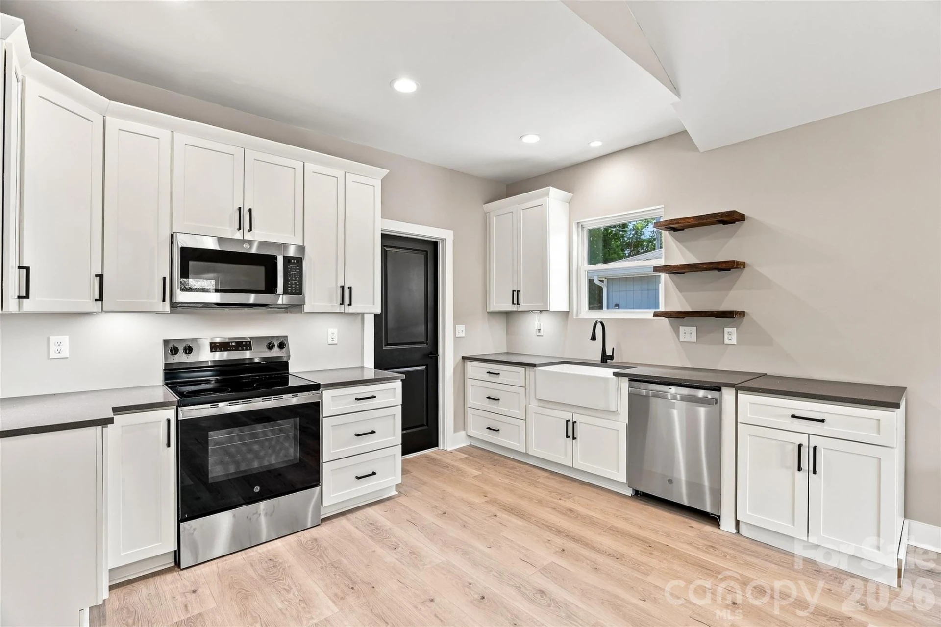 156 Edwards Avenue - Photo 15