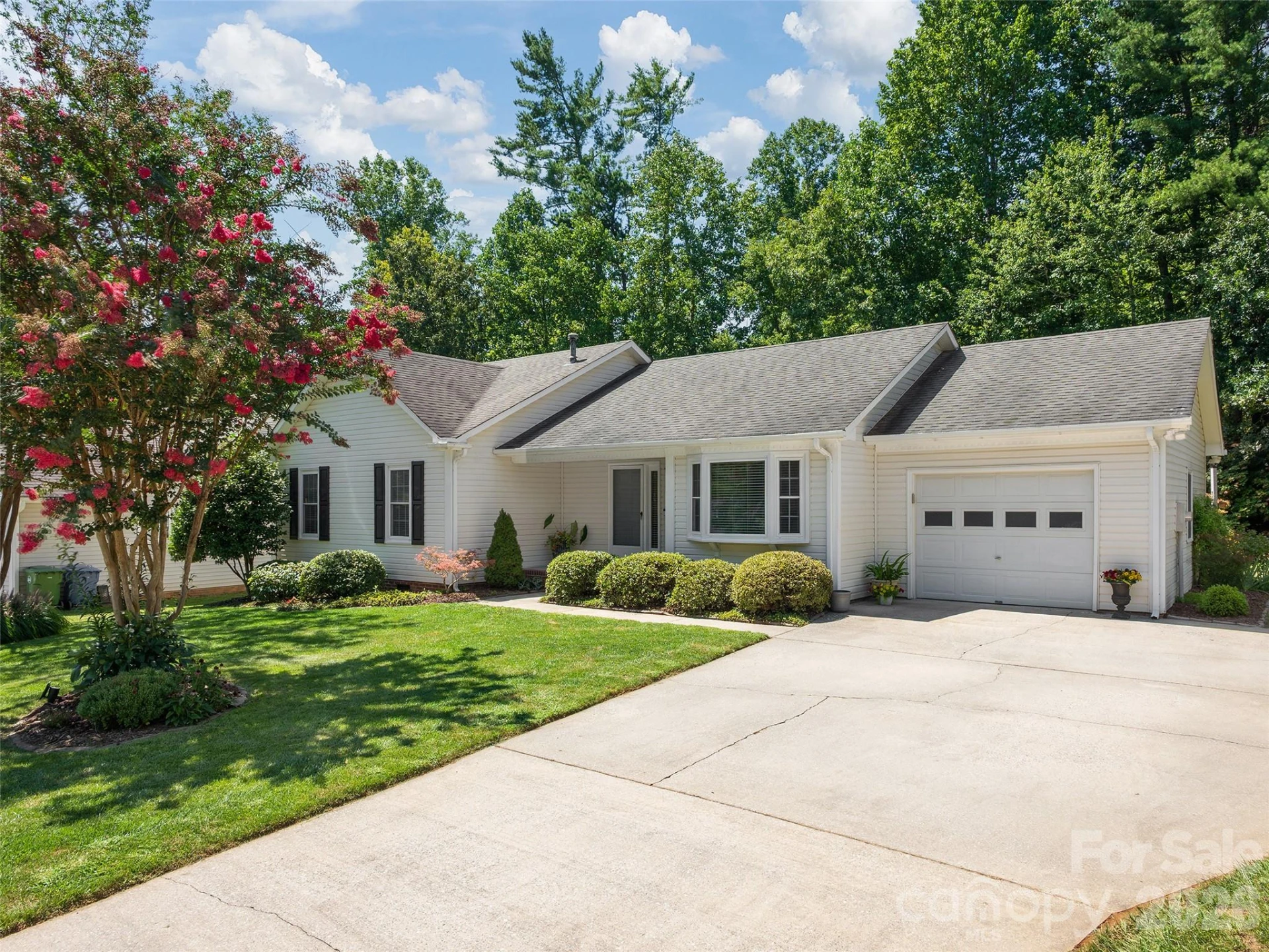 22 Southchase Drive - Photo 2