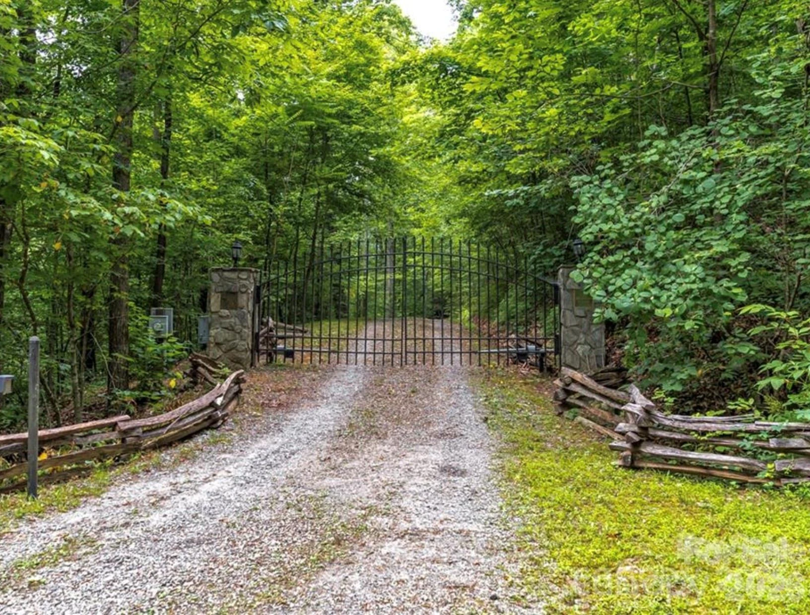 980 Mountain Forest Drive - Photo 46