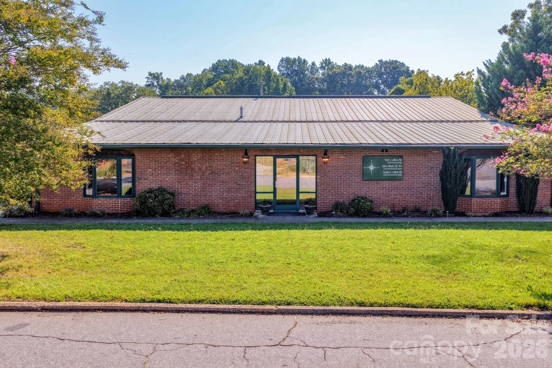 126 N Toms Street - Photo 2