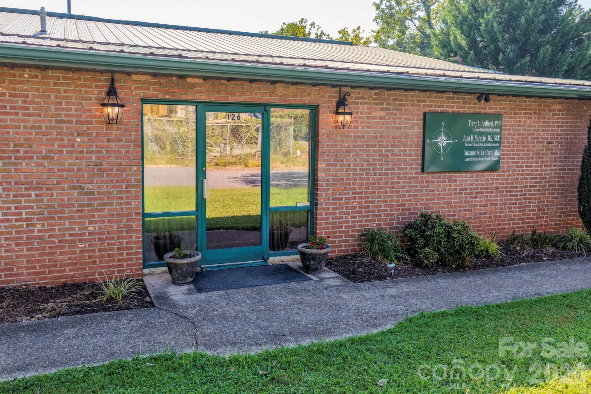 126 N Toms Street - Photo 3