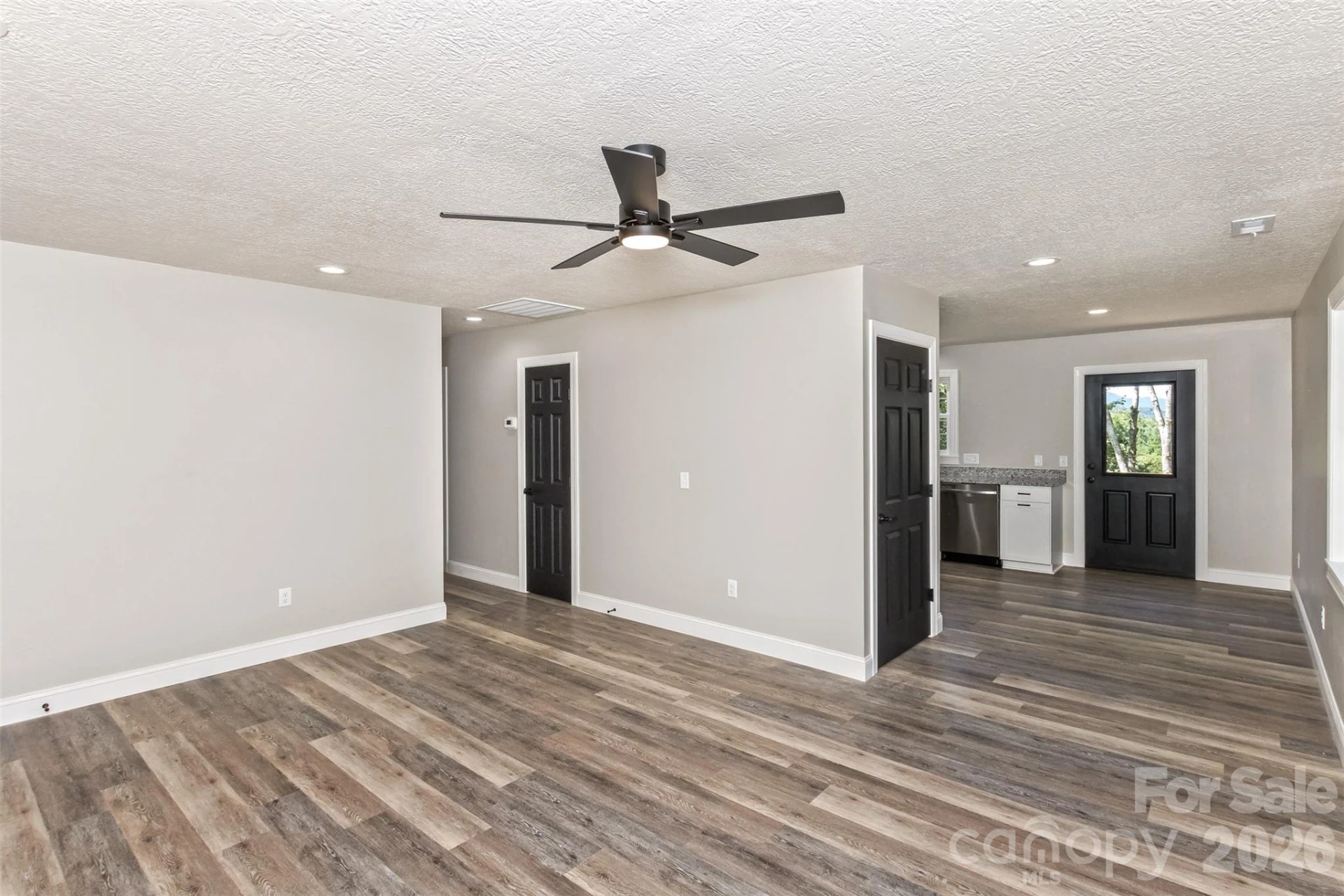 340 Matthew Lane - Photo 2