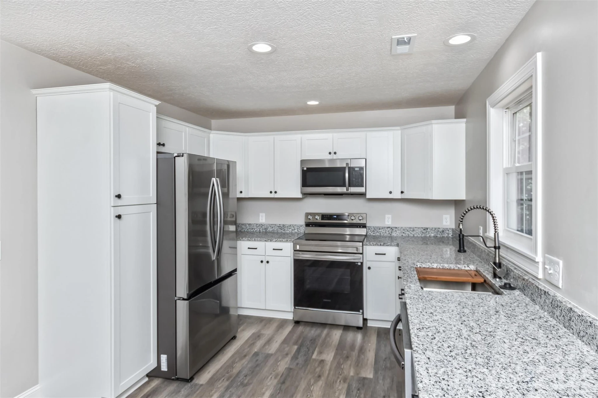 340 Matthew Lane - Photo 4