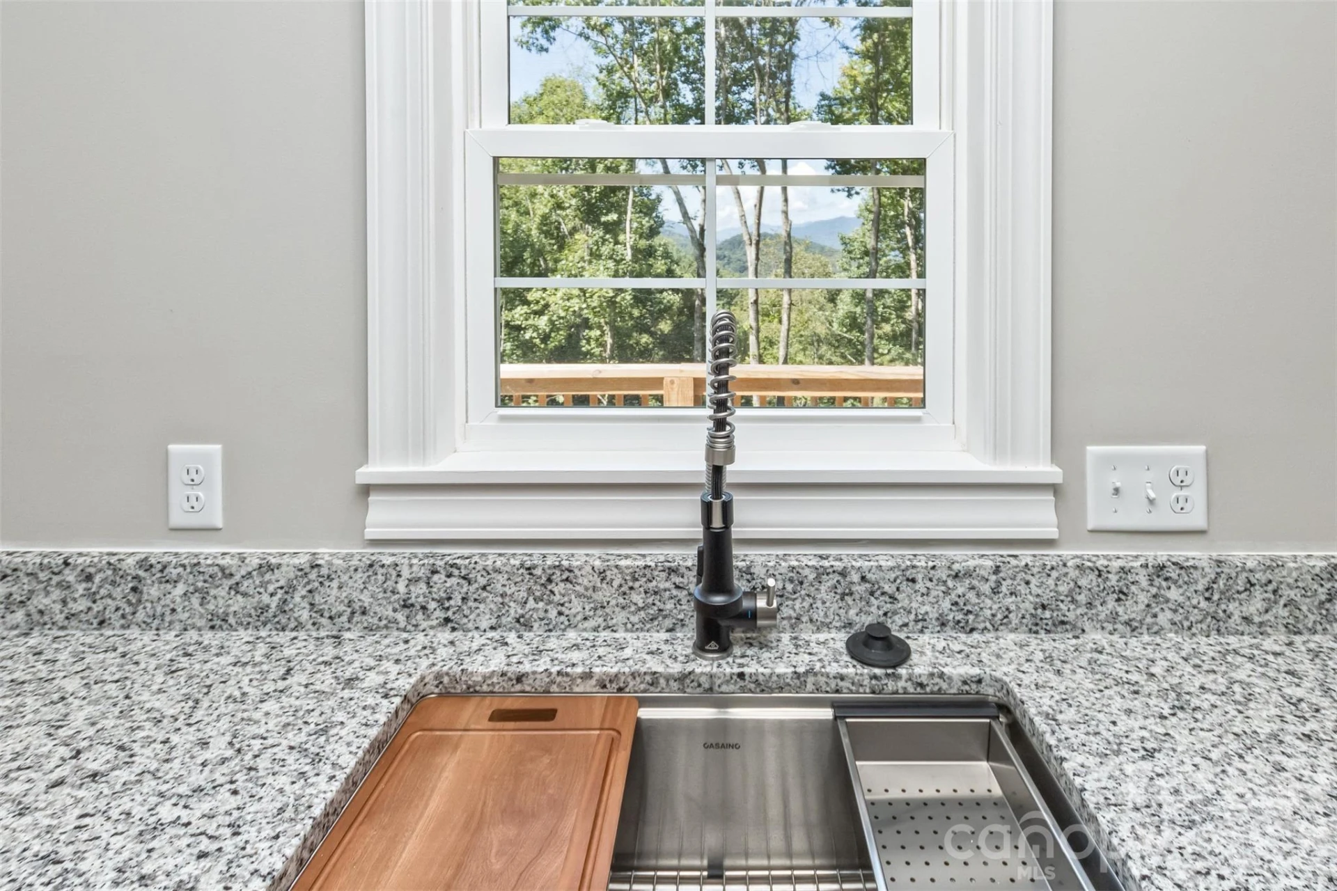 340 Matthew Lane - Photo 6