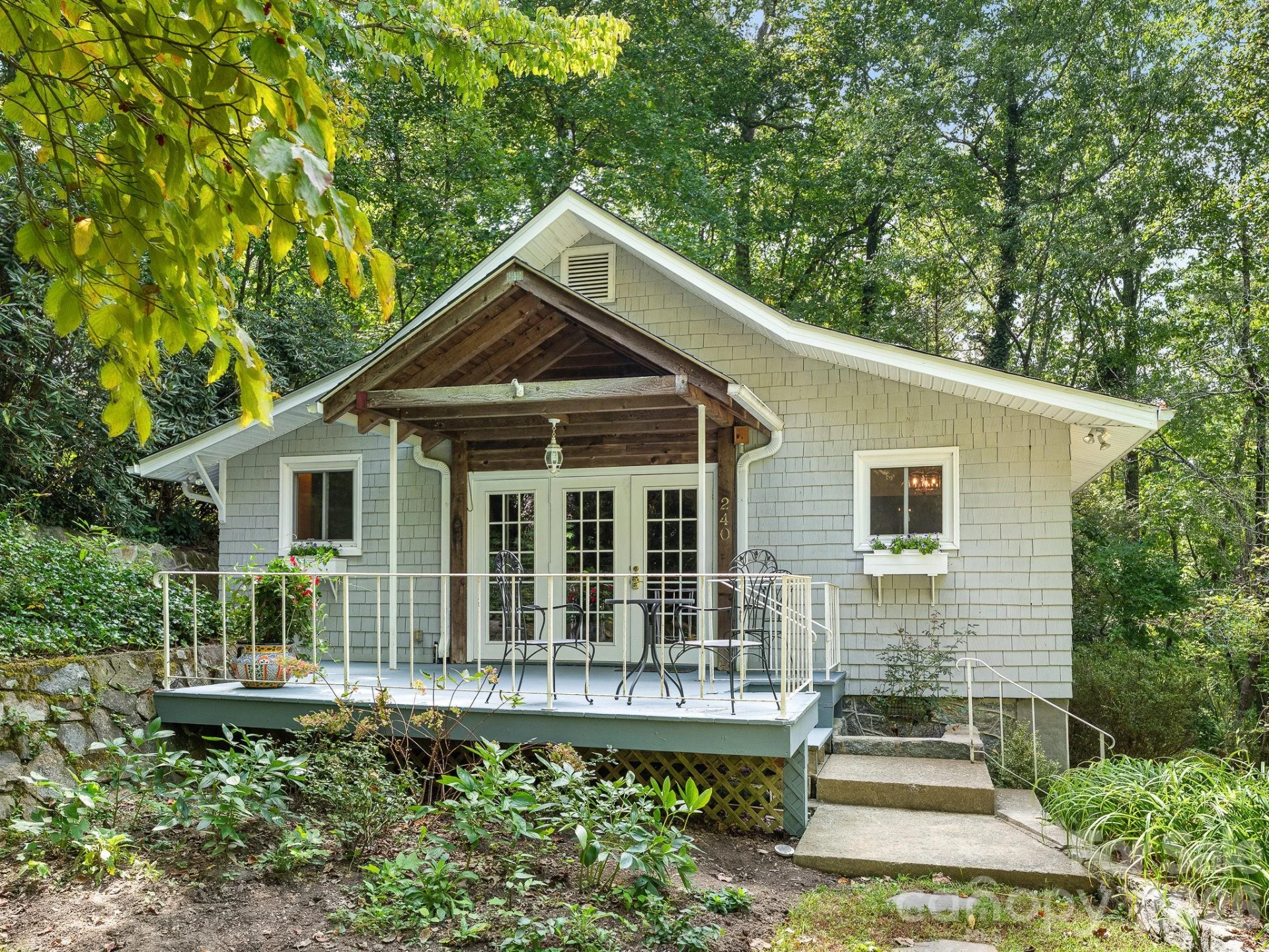 240 Seneca Boulevard - Photo 2