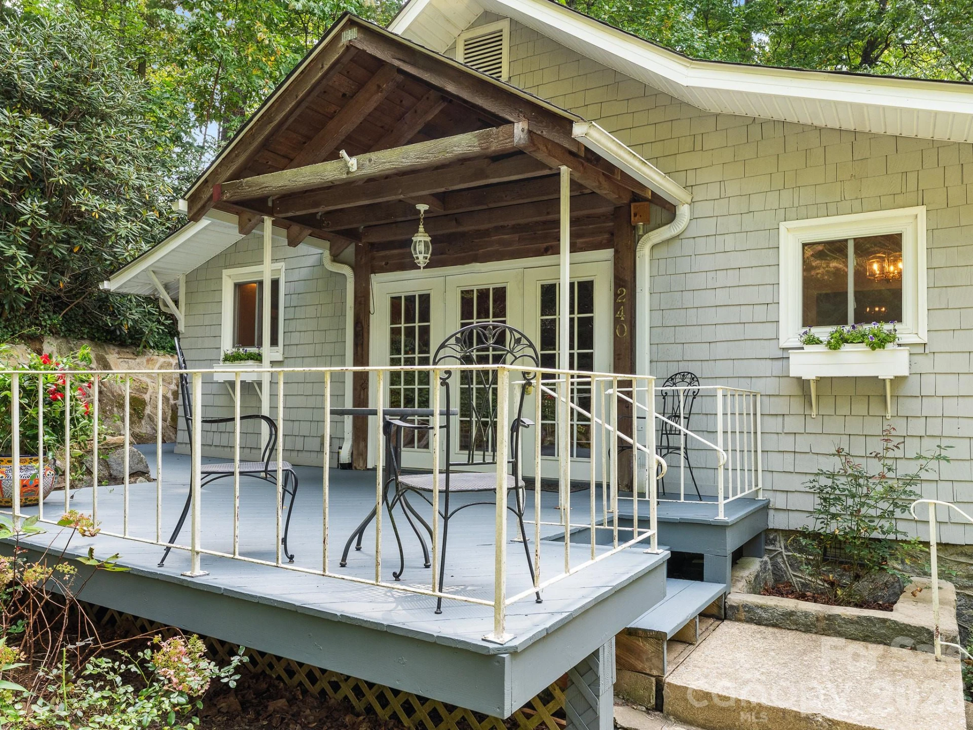 240 Seneca Boulevard - Photo 3