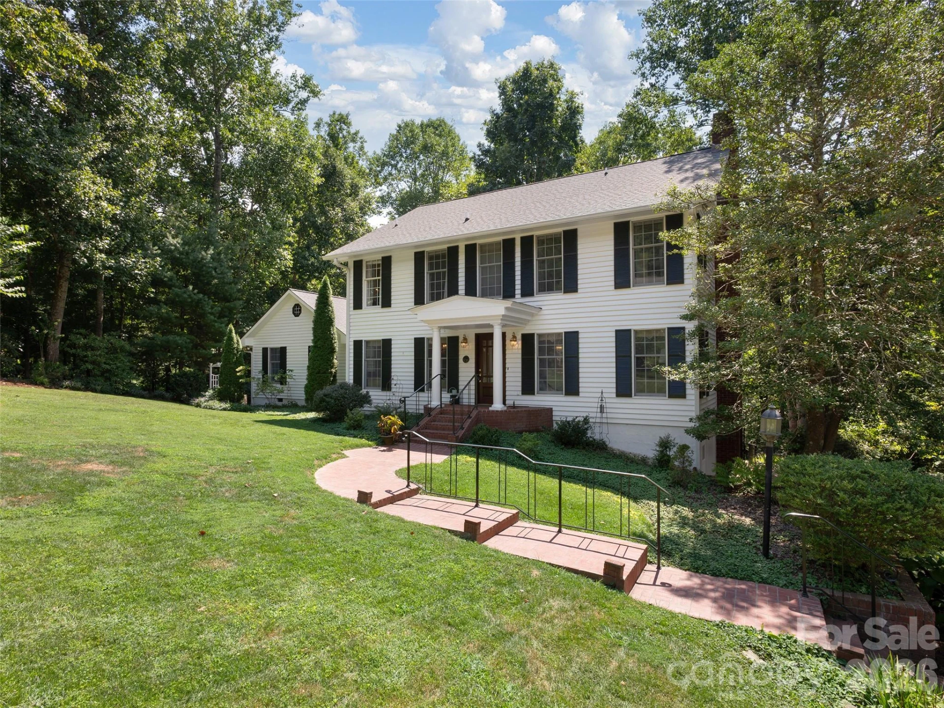 440 Sondley Woods Place - Photo 2