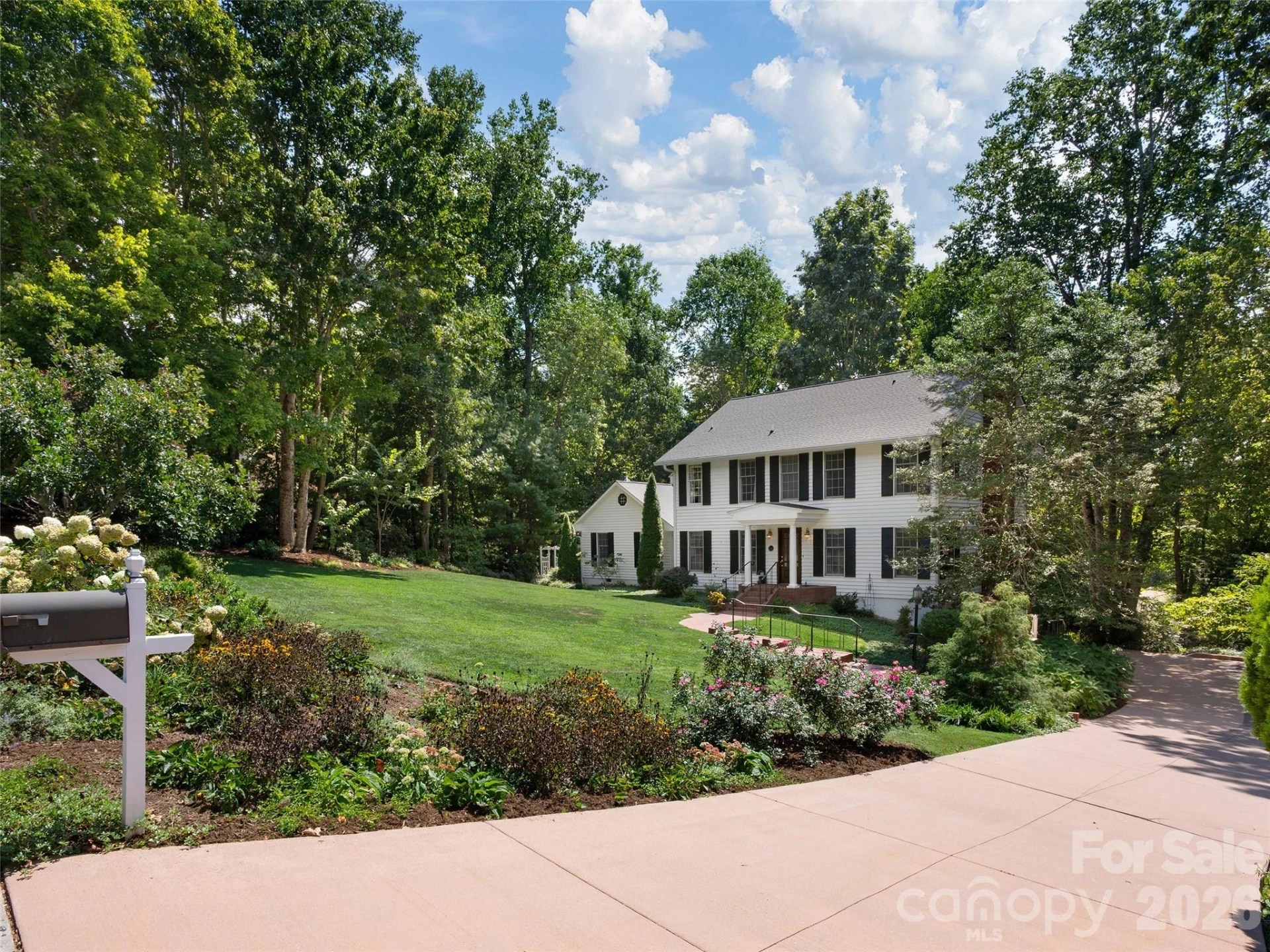 440 Sondley Woods Place - Photo 3