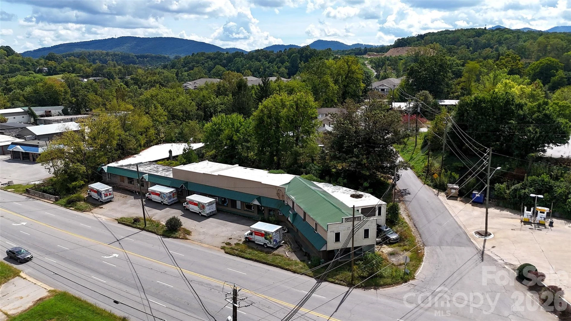 1482 Smokey Park Highway