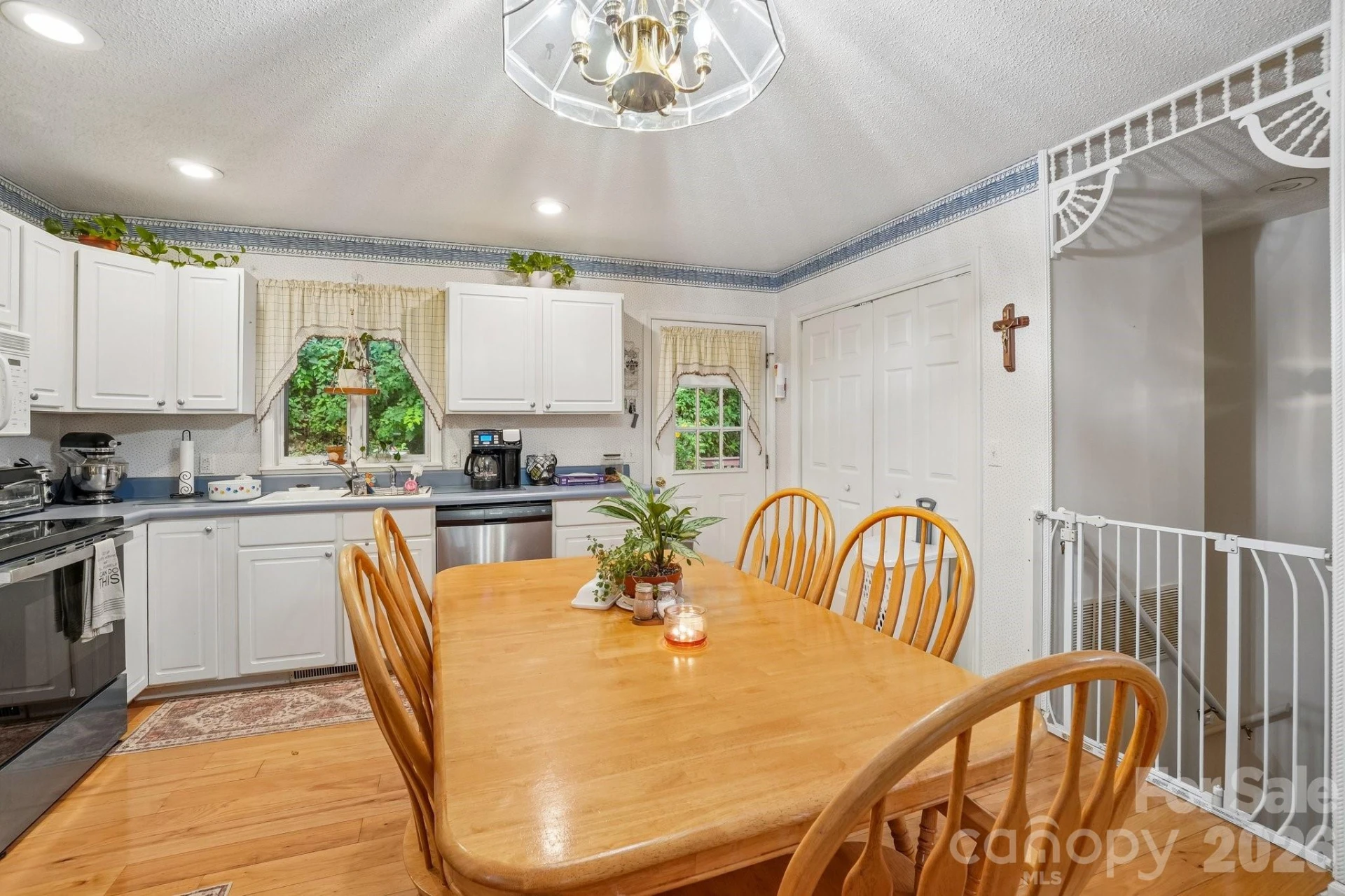 650 Creek Side Drive - Photo 6