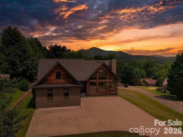 8 Nottingham Drive, Candler, NC, 28715
