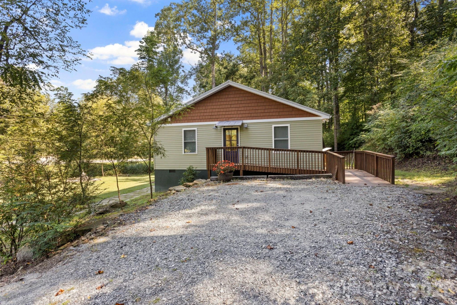 400 Laurel Drive - Photo 2